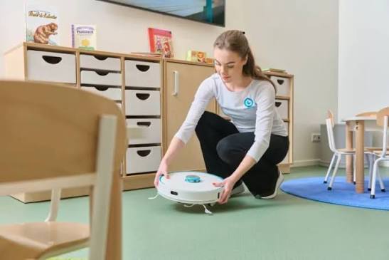 i-Team Co-botic 1700 Robotic Vacuum - Image 3